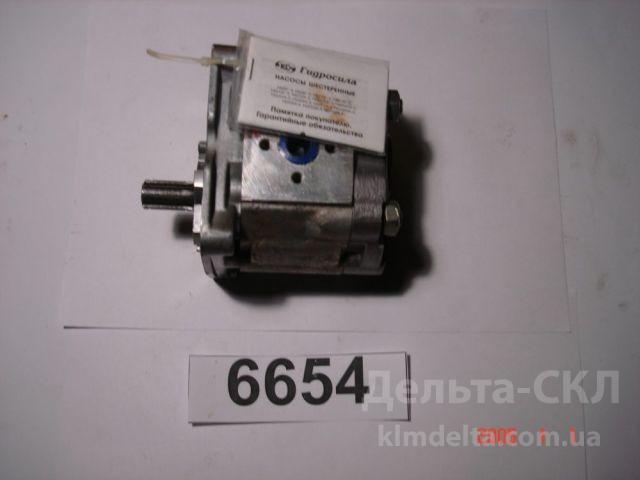 Насос шестеренный масляный левый Насос шестеренный масляный левый