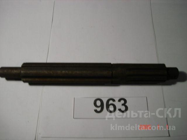 Вал привода ВОМ (корот.) с шестерн. Вал привода ВОМ (корот.) с шестерн.