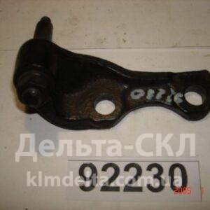 Кронштейн амортизатора нижний левый