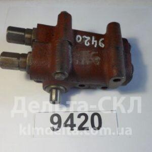 Распределитель управ КПП правый в сборе