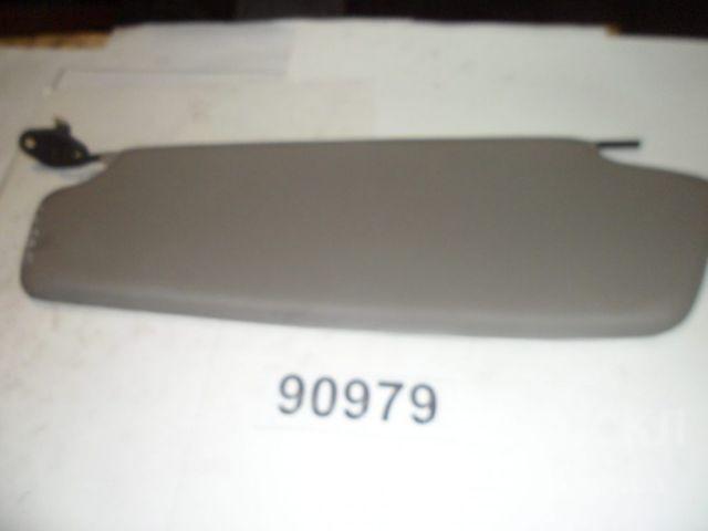 Козырек противосолнечный с кронштейном левый в сборе Козырек противосолнечный с кронштейном левый в сборе