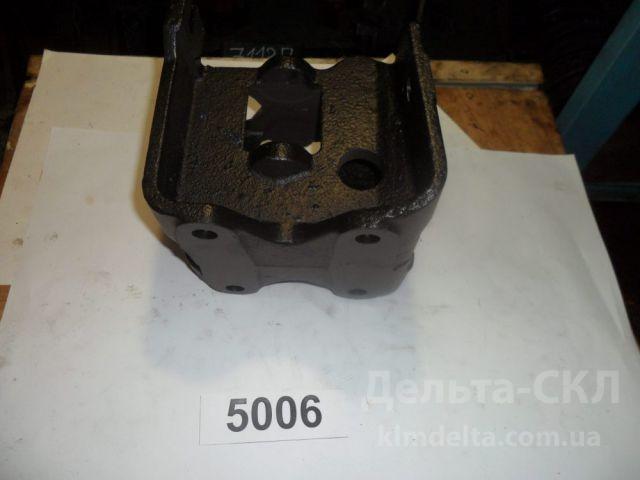 Кронштейн бампера передний Кронштейн бампера передний